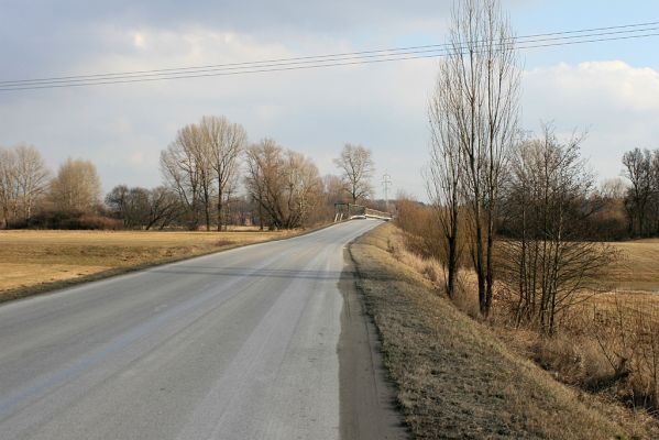 Opatovice-Bukovina, most k uložišti popílku, 16.10.2007
Tudy se vozí odpad z elektrárny na uložiště.
Klíčová slova: Opatovice Bukovina meandr Labe