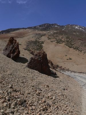 Parque Nacional del Teide 13.3.2008
Cesta k vrcholu. Místy jsou ještě patrná nesouvislá sněhová pole.
Schlüsselwörter: Kanárské ostrovy Tenerife Parque Nacional del Teide Pico sněhová pole