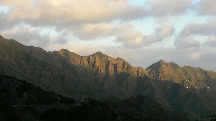 Parque Rural Anaga 11.3.2008
Východní část pohoří Anaga.
Klíčová slova: Kanárské ostrovy Tenerife Parque Rural Anaga